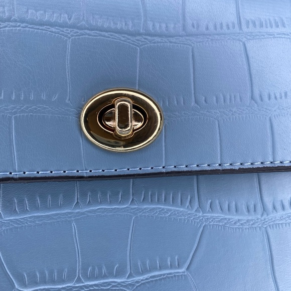 2-in-1 Blue Detachable Cross-Body Purse with Gold Chain/details | Red Interior - Picture 7 of 17